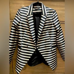 Beautiful black and white stripped blazer. Never worn. Excellent condition.